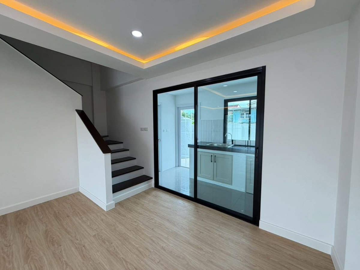 รูป ทาวน์โฮม4 ชั้น ซอยลาดพร้าว 110 ถนนลาดพร้าว รีโนเวทใหม่ทั้งหลัง ทำเลดี ใกล้เดอะมอลล์บางกะปิ  - รูปที่ 8/40