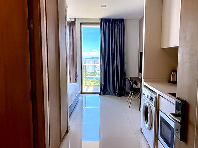 Condos for sale : Studio Condo for Sale The Riviera Wongamat Beach City View