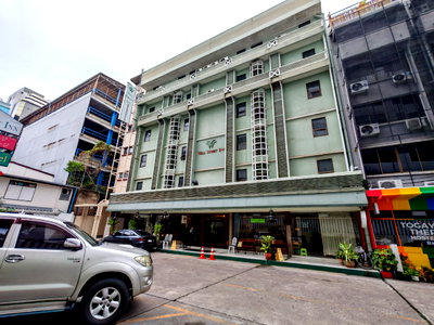 Retail spaces for rent Srisavarindhira Thai Red Cross Institute of Nursing : Restaurant space for rent – ​​Soi Surawong 5, Silom, Bang Rak