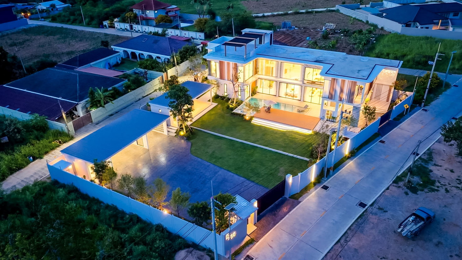 รูป 5 Bedroom Ultra Luxury Pool Villa for Sale Mabprachan Pattaya - รูปที่ 28/28