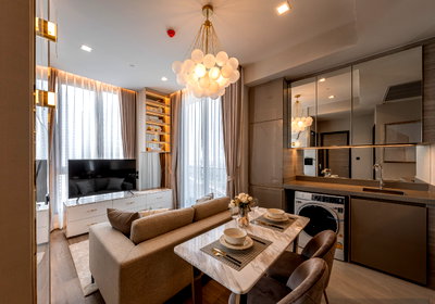 Condos for rent : For Rent - The Crest Park Residences , Luxury Class 2 bedrooms 1 bathroom 