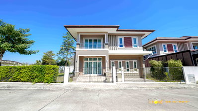 Houses for rent Chiang Mai : 🏡 Spacious Two-Storey Corner House for Rent in San Kamphaeng, Chiang Mai