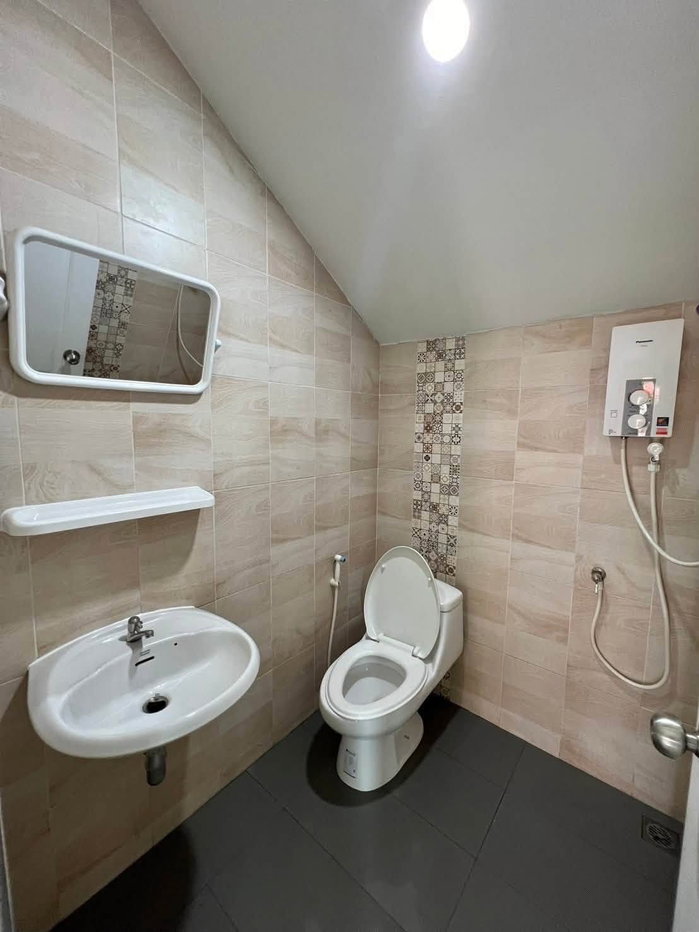 รูป 🏡 ให้เช่าด่วน! พูลวิลล่า 2 ชั้น 6 ห้องนอน ทำเลป่าแดด-แม่เหียะ ใกล้สนามบิน 📞 063-6649056 - รูปที่ 13/35