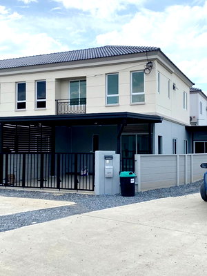 Townhouses for sale Pathumthani : Maruay Market Hathairat 54 Outer Ring Road- Khlong 5. Two-story house  extended front a          