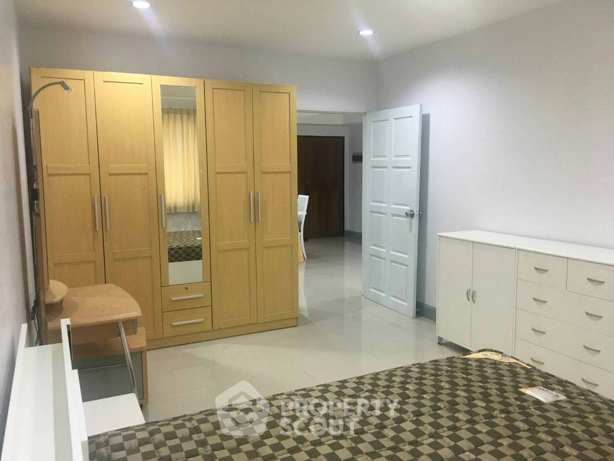 picture Great Value 3-BR Royal Castle Sukhumvit Near BTS Phrom Phong (ID 888091) - 7/17