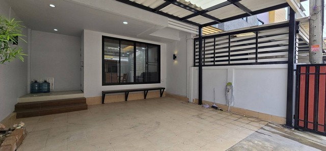picture Thailand Office for rent 0 Rai 0 Ngan 20 Square Wah  35000 THB per month. - 2/8