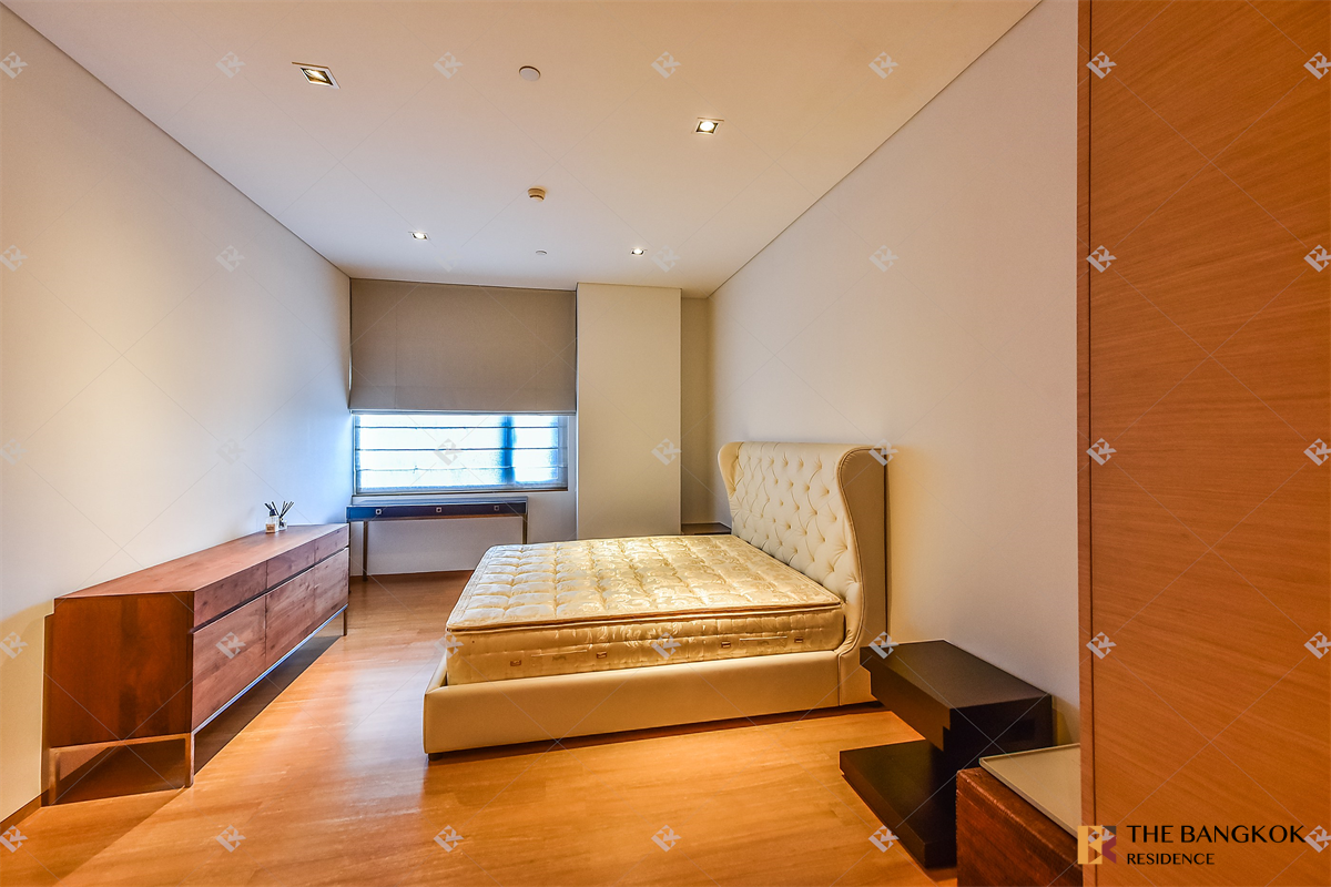 picture Hurry, big discount is ending! Saladaeng residences near MRT Silom Station - 1/10