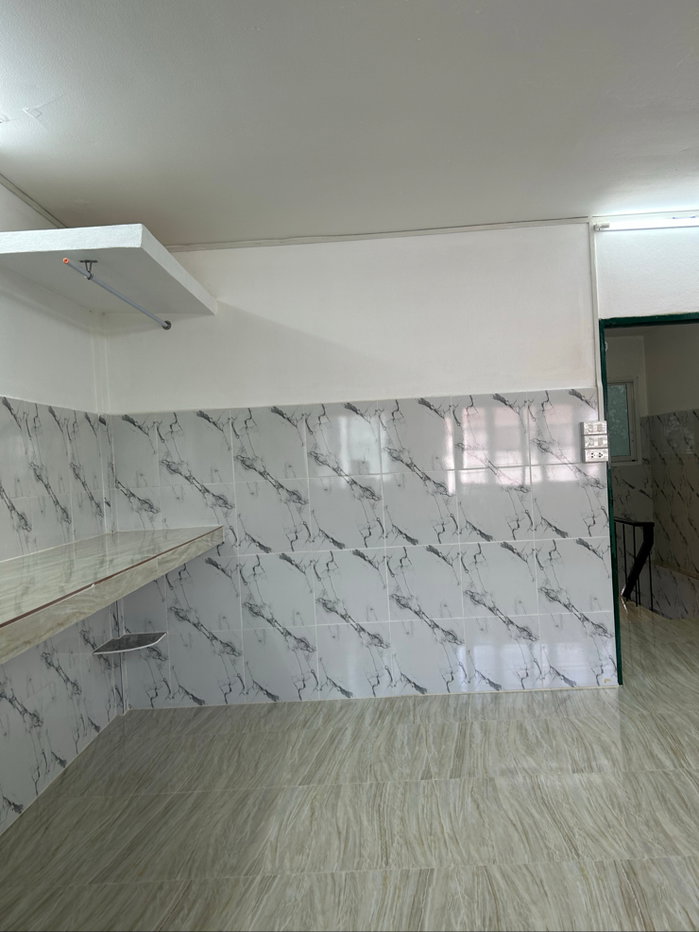 picture 2  shower room closed to the main Raninthra rd.  - 17/33