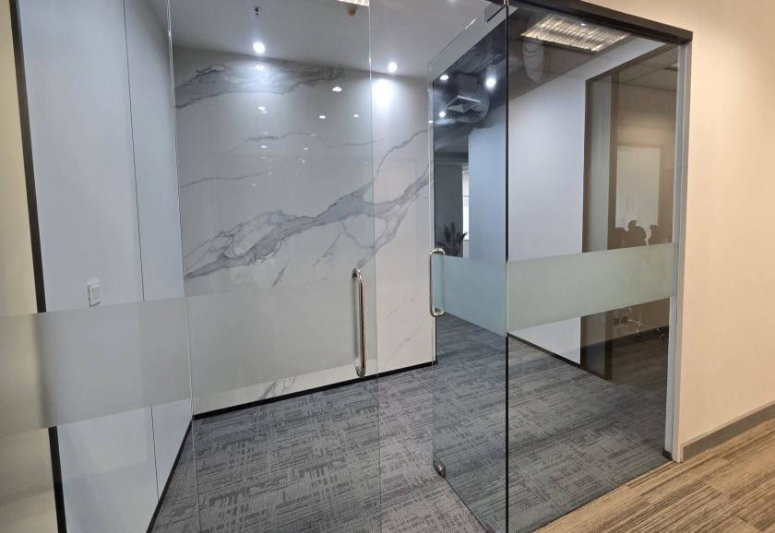 picture LTH16110 - Office Space for Rent Witthayu | 138 sq.m. | CRC Tower | All Seasons Place | 191,820 THB  - 5/6