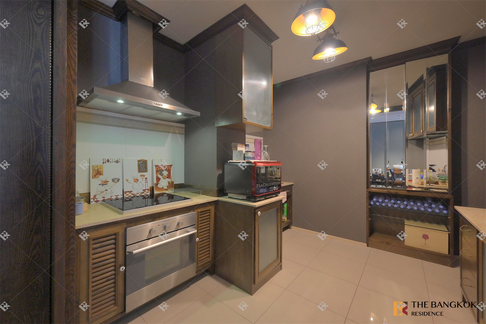 The Madison Condominium Sukhumvit 41 near BTS Phrom Phong Premium Luxury Condo in Prime Location