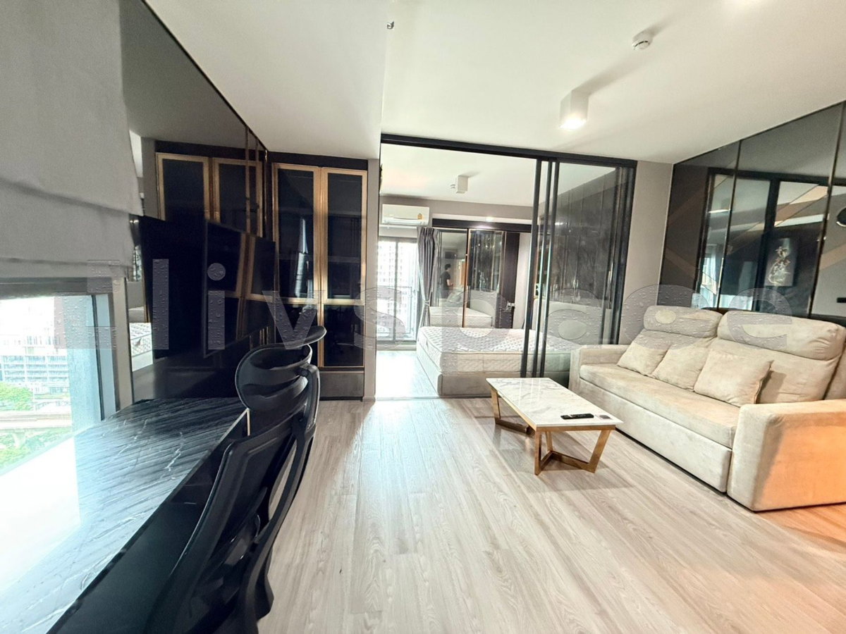 รูป ▚ L0KC88ツ ให้เช่า: Ideo Sathorn Wongwianyai 1 Bed 36ตร.ม. ห้องมุม วิวรถไฟฟ้า บิวท์อินสวย กระจกเยอะ พร้อมอยู่✨ - รูปที่ 2/8