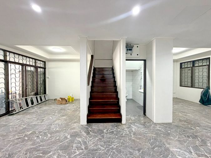 3-bed townhouse for rent, 200 sqm, 30 sq wah, Huai Khwang