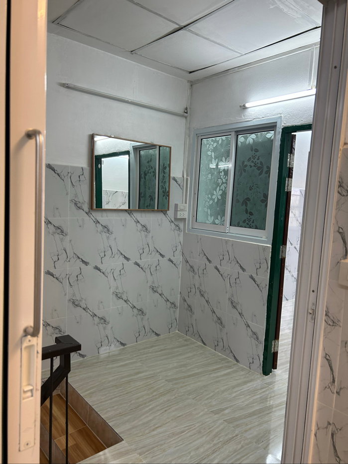 picture 2  shower room closed to the main Raninthra rd.  - 21/33