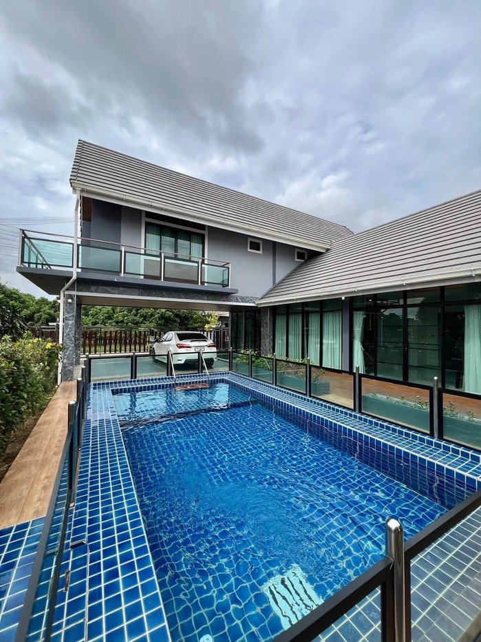 รูป 🏡 ขายด่วน! พูลวิลล่า 2 ชั้น 6 ห้องนอน ทำเลป่าแดด-แม่เหียะ ใกล้สนามบิน 📞 063-6649056 - รูปที่ 1/35