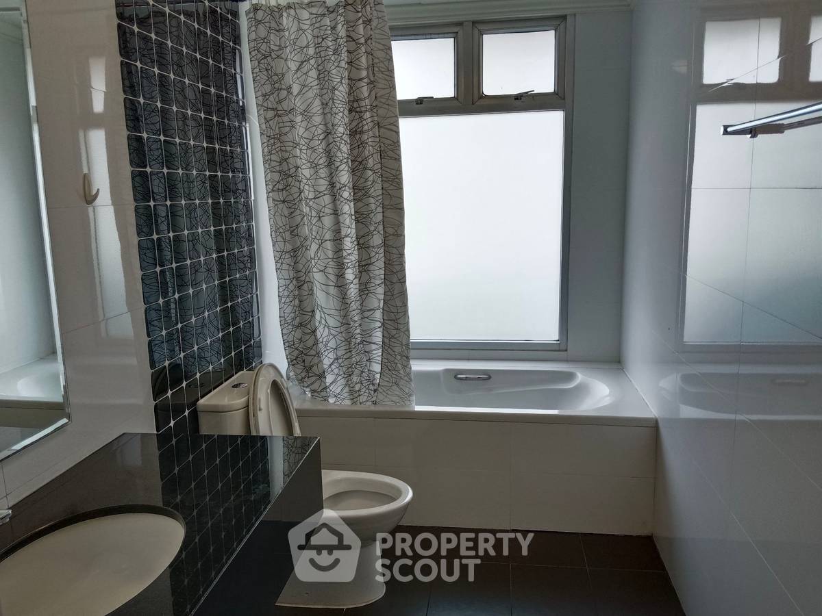 รูป ใกล้ BTS นานา เพียง 200 เมตร | 3 ห้องนอน Newton Tower Condominium (ID 996710) - รูปที่ 6/10