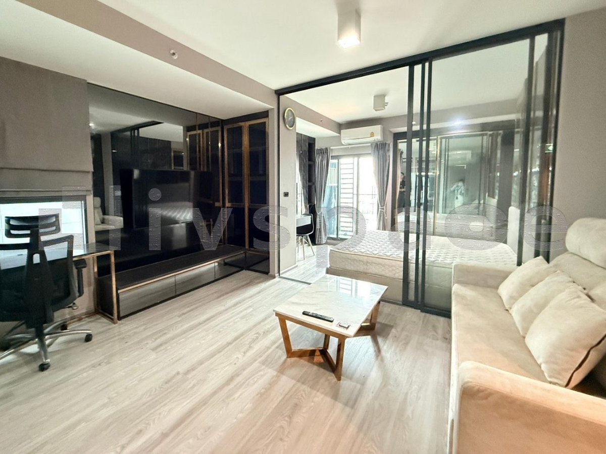 รูป ▚ L0KC88ツ ให้เช่า: Ideo Sathorn Wongwianyai 1 Bed 36ตร.ม. ห้องมุม วิวรถไฟฟ้า บิวท์อินสวย กระจกเยอะ พร้อมอยู่✨ - รูปที่ 3/8