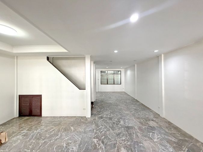 3-bed townhouse for rent, 200 sqm, 30 sq wah, Huai Khwang
