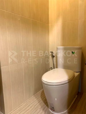 Condos for sale : Life Ratchadapisek Move-in Ready, Just Bring Your Bags near MRT Huai Khwang Station