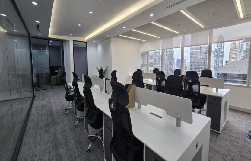 picture LTH16110 - Office Space for Rent Witthayu | 138 sq.m. | CRC Tower | All Seasons Place | 191,820 THB  - 1/6