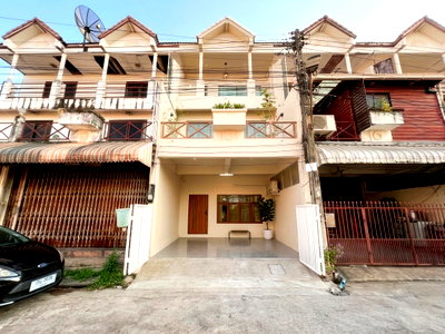 Townhouses for sale  Ban Huai Market, Udon Thani : Modern Renovated 3.5-Story Townhouse in Udon Thani City Center