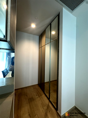 Condos for sale : The Crest Park Residences near MRT Phahonyothin Station Convenient Travel, Great Value per Square Meter