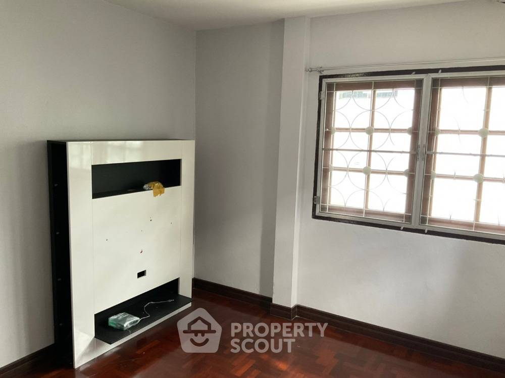 รูป บ้าน 4 ห้องนอน 325 ตร.ม. เลี้ยงสัตว์ได้ ย่านฉิมพลี ตลิ่งชัน (ID 1273404) - รูปที่ 12/15