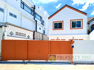 Townhouses for rent แจ้งวัฒนะ-ปากเกร็ด 27 : Townhome for Rent Mu Ban Fah Luang Village, 4 beds 3 baths 40 Sqw 168 Sqm new Renovate Near MRT Si Rat Chaeng Watthana Pak Kret by Pass : KT26R-027