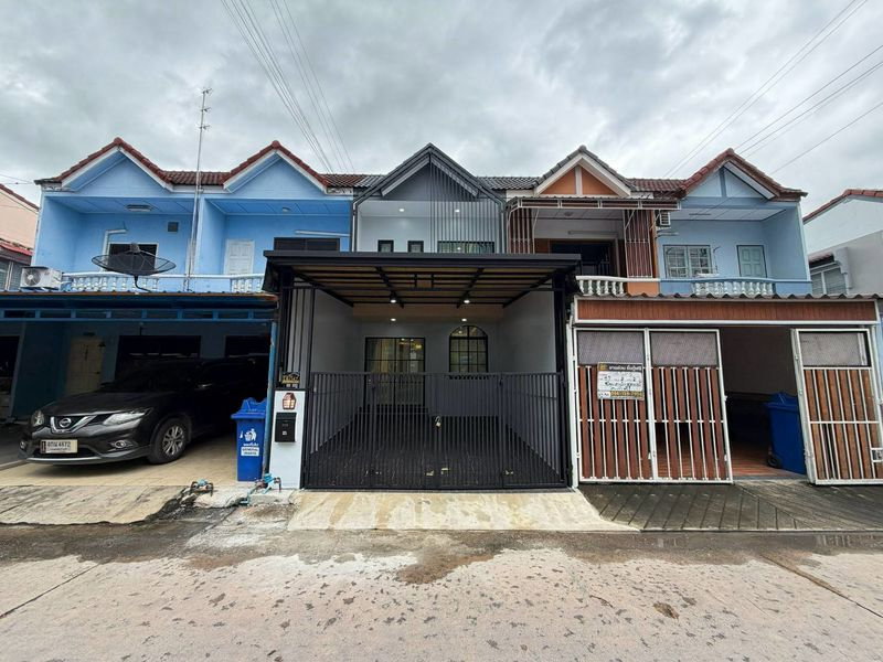 รูป ทาวน์เฮ้าส์ รีโนเวทใหม่ หน้าบ้าน-หลังบ้านไม่ติดใคร หมู่บ้านกิตติชัยวิลล่า2 มิตรไมตรี8/3 เขตหนองจอก ทำเลดี พร้อมอยู่ - รูปที่ 2/21