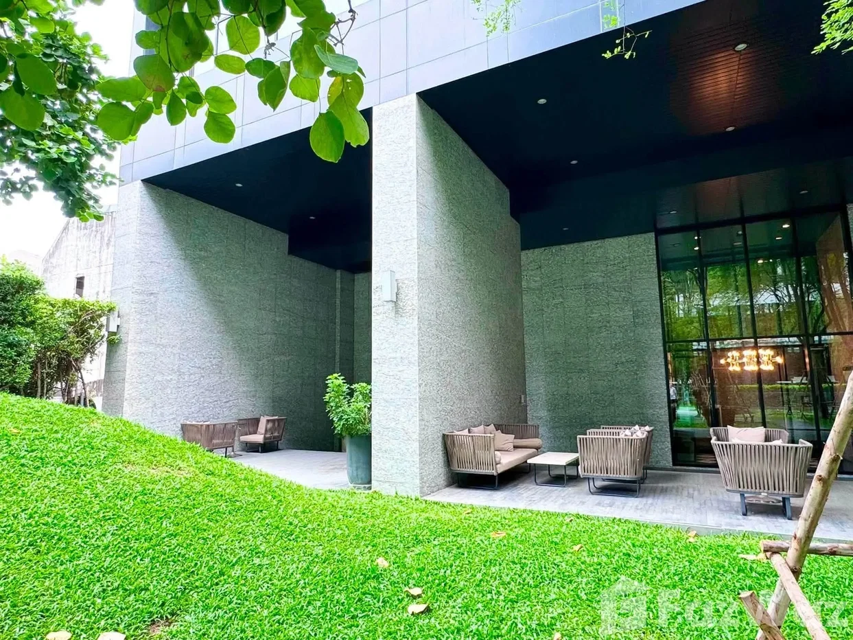 picture NOBLE PLOENCHIT 6726895 - 6/19