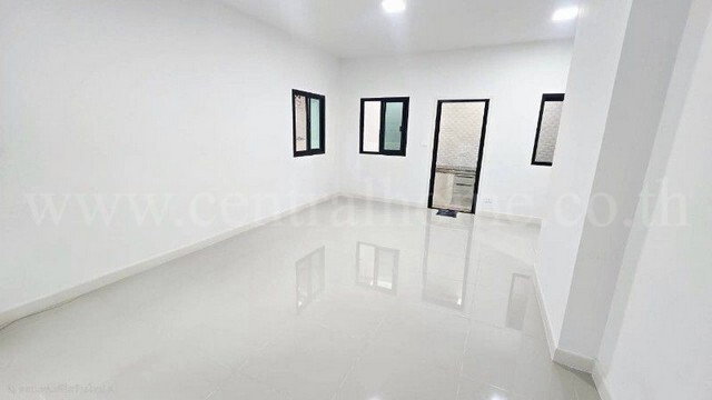 รูป ทาวน์โฮม 2 ชั้น ภัทรไพรเวท 2 เฟส 3 หลังมุม ต้นโครงการ บ้านใหม่เหมือนมือ 1 - รูปที่ 13/25