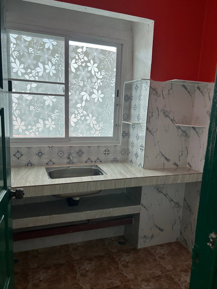 picture 2  shower room closed to the main Raninthra rd.  - 20/33