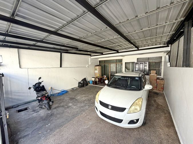 3-bed townhouse for rent, 200 sqm, 30 sq wah, Huai Khwang
