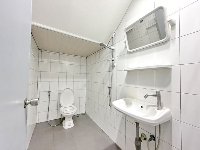3-bed townhouse for rent, 200 sqm, 30 sq wah, Huai Khwang