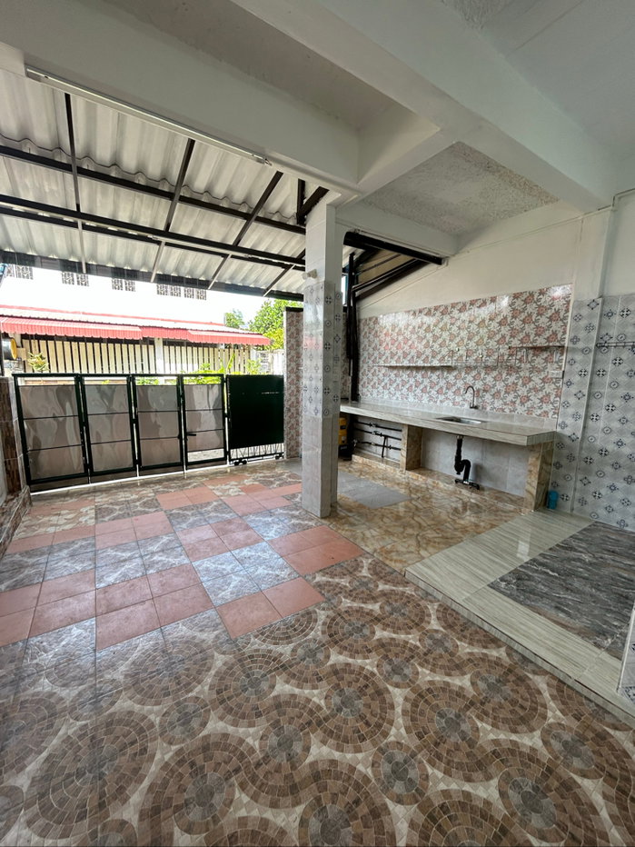 picture 2  shower room closed to the main Raninthra rd.  - 33/33