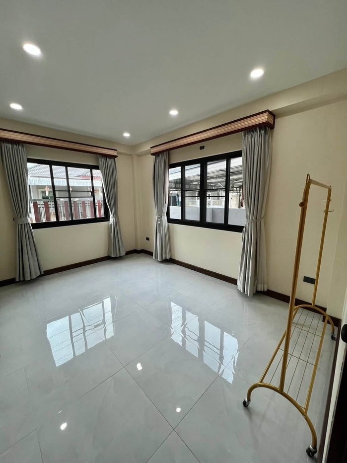 รูป 🏡 ให้เช่าด่วน! พูลวิลล่า 2 ชั้น 6 ห้องนอน ทำเลป่าแดด-แม่เหียะ ใกล้สนามบิน 📞 063-6649056 - รูปที่ 9/35