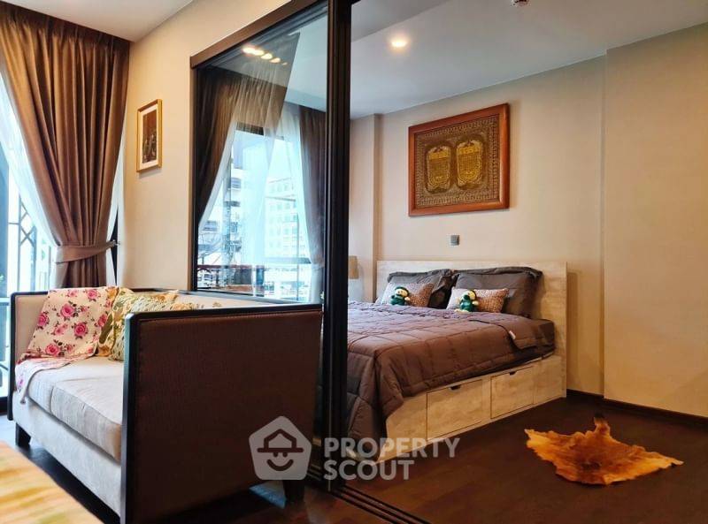 รูป ใกล้ BTS ชิดลม 200 ม. | คอนโด 1 ห้องนอน Na Vara Residence ขาย (ID 565527) - รูปที่ 2/13
