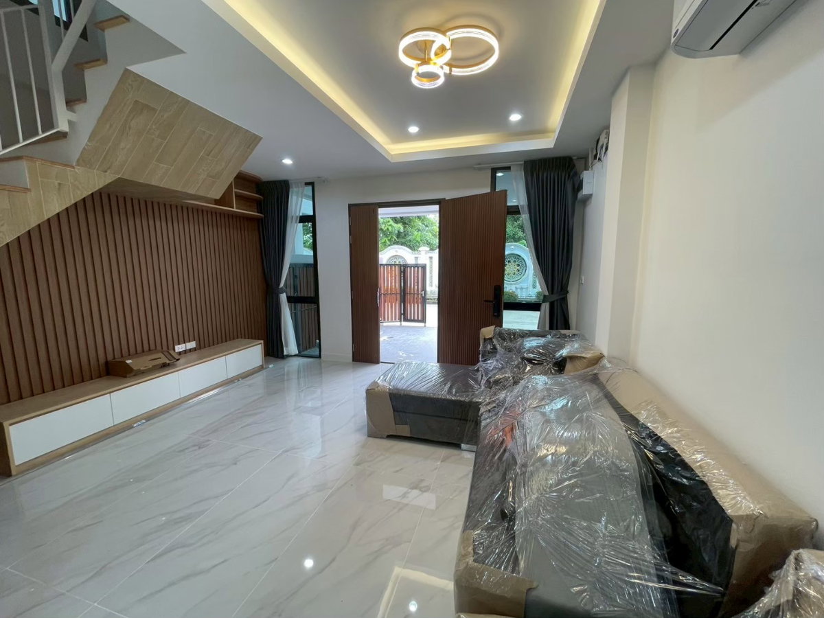 picture Large detached house, Rama 9 area, near MRT. - 3/19