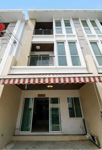ขายทาวน์โฮม 3 ห้องนอน 167 ตร.ม. 21 ตร.ว. บ้านกลางเมือง เอสเซ้นส์ อ่อนนุช - วงแหวน