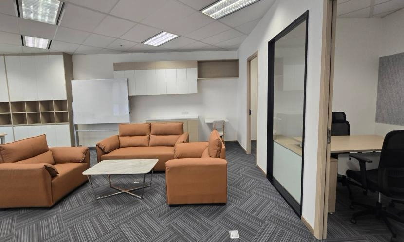 picture LTH16109 - Office Space for Rent Witthayu | 227 sq.m. | CRC Tower | All Seasons Place | 270,130 THB - 2/5