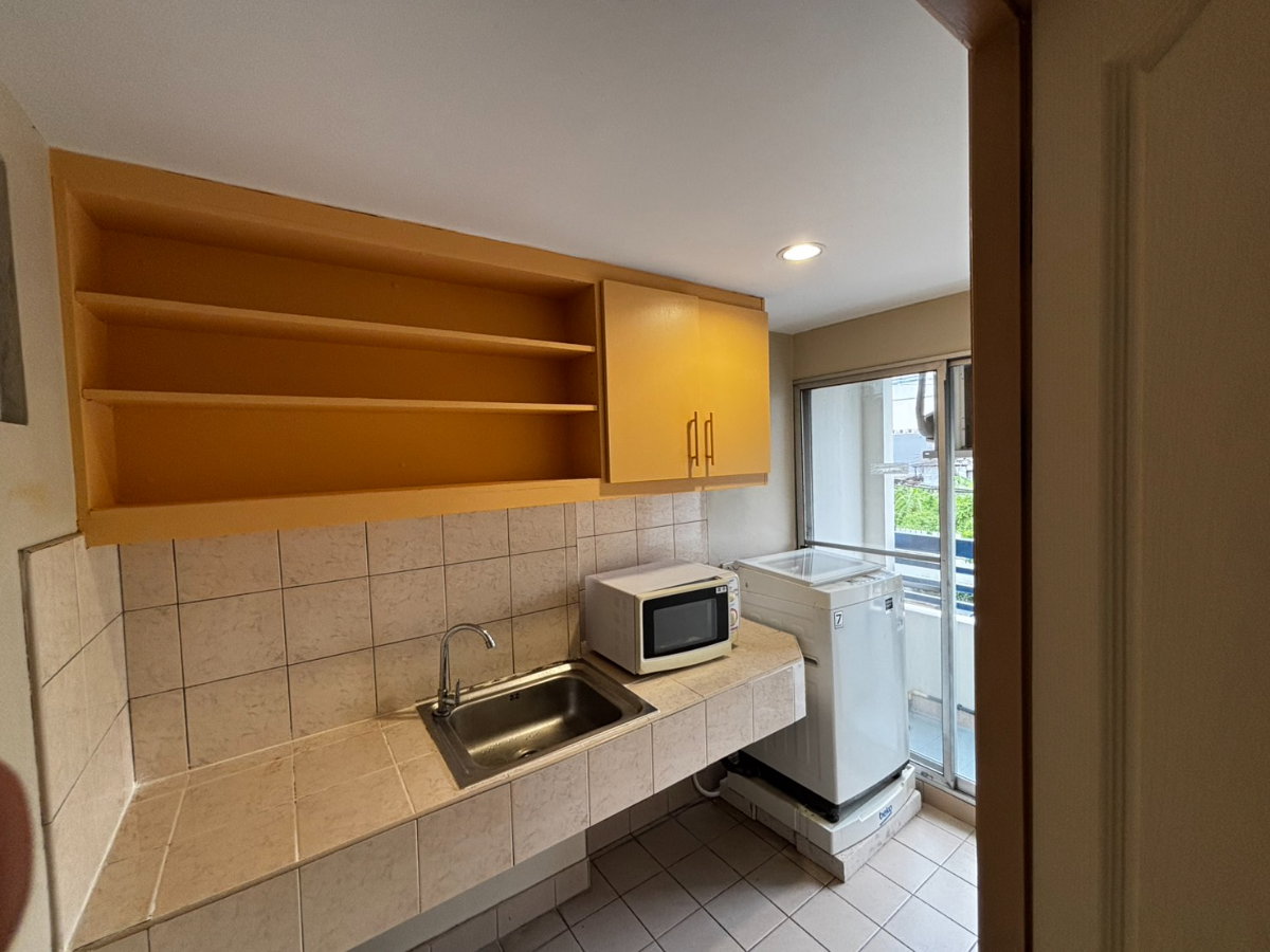 รูป Lumpini Place Sathorn Narathiwas | ห้องสตูดิโอ 30 ตร.ม. | 10,000 บาท/เดือน | ทำเลดี ใจกลางสาทร - รูปที่ 2/5