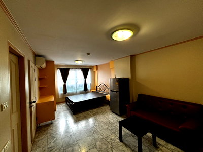 Condos for rent Rajamangala University of Technology Krungthep : Lumpini Place Sathorn Narathiwas | Studio 30 Sq.m. | THB 10,000/month | Prime Sathorn Location