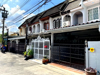 Townhouses for rent : Thailand Townhouse for rent 2 bedroom 18 Square Wa 15000 THB per month.