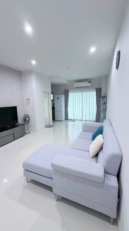 รูป 🏠✨ ให้เช่า ทาวน์โฮม 3 ชั้น บ้านกลางเมือง วัชรพล – สุขาภิบาล 5 3 ห้องนอน 3 ห้องน้ำ พร้อมเข้าอยู่ | เฟอร์นิเจอร์และเครื่องใช้ไฟฟ้าครบ | เลี้ยงแมวได้ 🐱 - รูปที่ 3/18