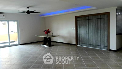Condos for rent : Pet-Friendly 3-BR At View Talay 5 Condominium Jomtien (ID 1470802)