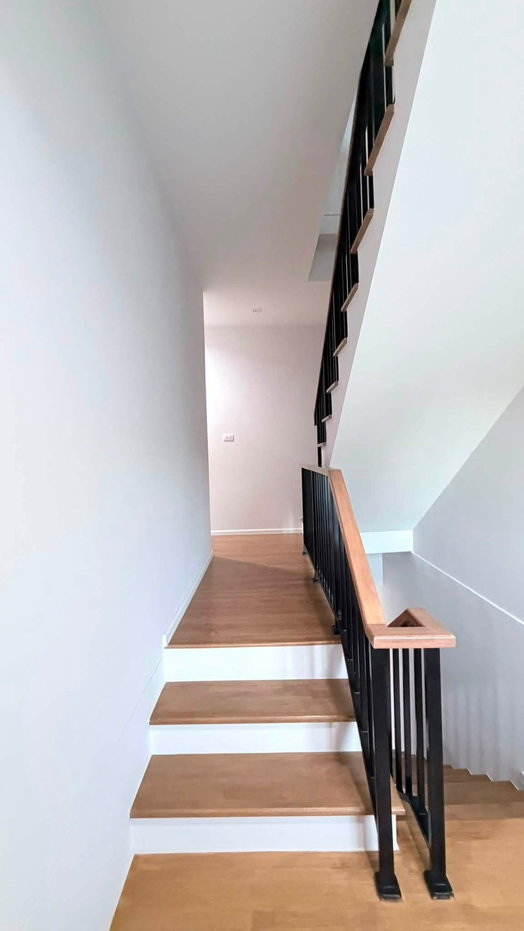 รูป 🏠✨ ให้เช่า ทาวน์โฮม 3 ชั้น บ้านกลางเมือง วัชรพล – สุขาภิบาล 5 3 ห้องนอน 3 ห้องน้ำ พร้อมเข้าอยู่ | เฟอร์นิเจอร์และเครื่องใช้ไฟฟ้าครบ | เลี้ยงแมวได้ 🐱 - รูปที่ 7/18