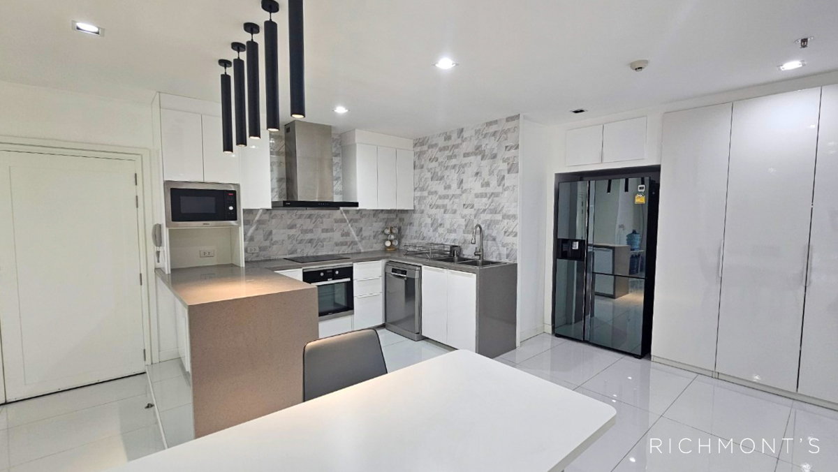 picture Crystal Garden, Large 2-Bedroom - 4/9