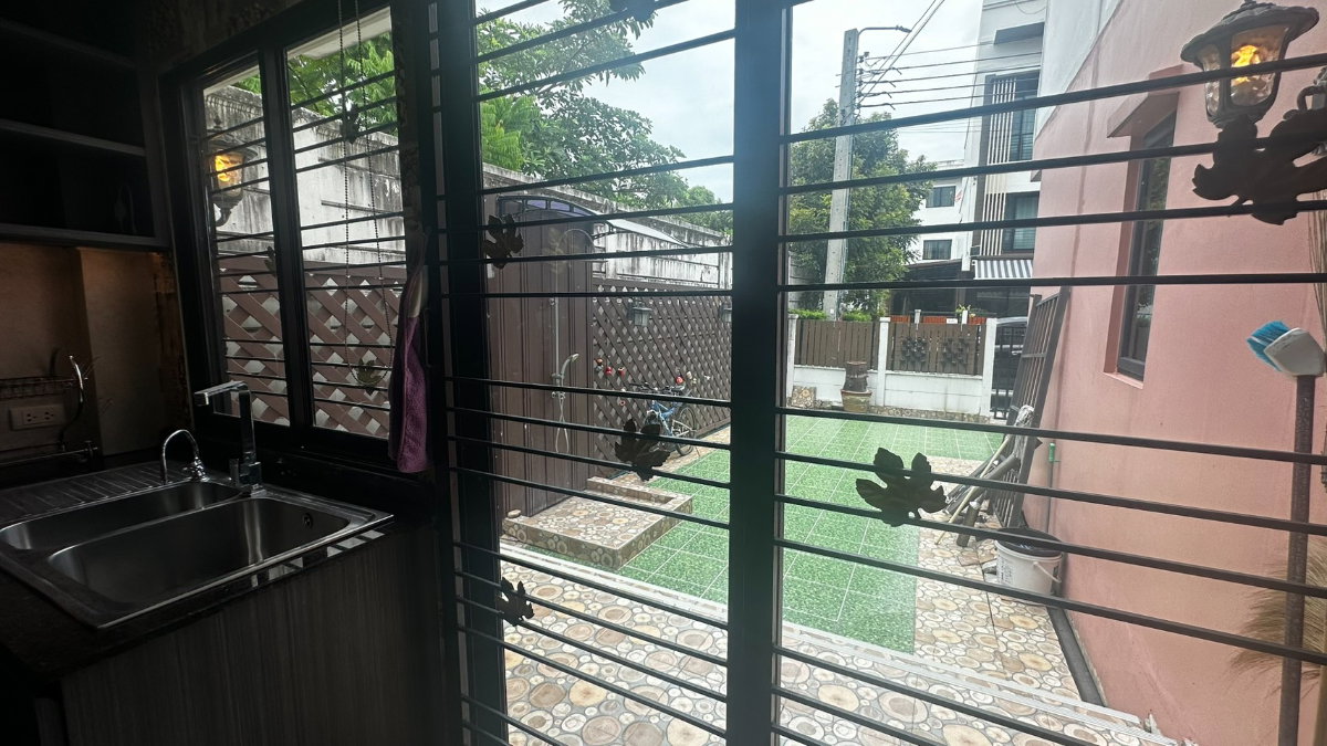 รูป ขายบ้านกลางเมืองกัลปพฤกษ์ หลังมุม 32.6 ตร.วา | 3 ชั้น | 3 ห้องนอน | 3 ห้องน้ำ | 4.49 ล้านบาท สนใจทัก line: minniemah - รูปที่ 11/27