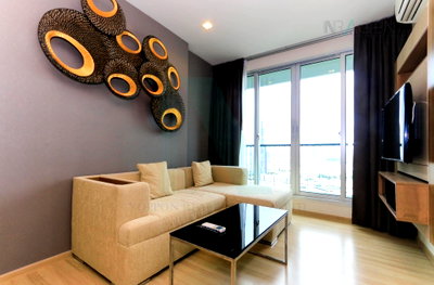 คอนโดให้เช่า : ให้เช่าคอนโด ริทึ่ม สาทร อาคาร 1 ชั้น 32 1 ห้องนอน ขนาด 45 ตรม ใกล้ สะพานตากสิน