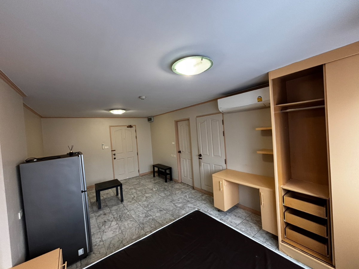 รูป Lumpini Place Sathorn Narathiwas | ห้องสตูดิโอ 30 ตร.ม. | 10,000 บาท/เดือน | ทำเลดี ใจกลางสาทร - รูปที่ 5/5