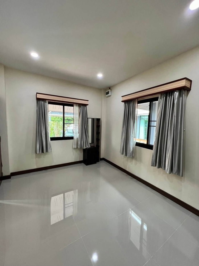 รูป 🏡 ขายด่วน! พูลวิลล่า 2 ชั้น 6 ห้องนอน ทำเลป่าแดด-แม่เหียะ ใกล้สนามบิน 📞 063-6649056 - รูปที่ 12/35